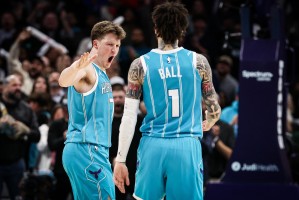 NBA彩经：黄蜂一飞冲天灭火晋级下一轮 太阳主场发力挑落开拓者