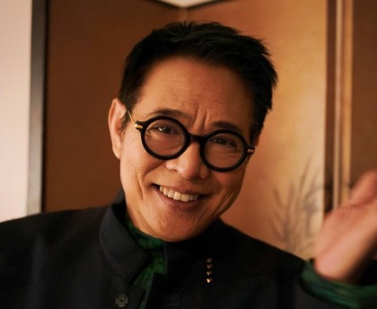 熊猫体育登录入口-李连杰一家三口拜见仁波切，64岁利智许久不见，颜值回春如昔日！